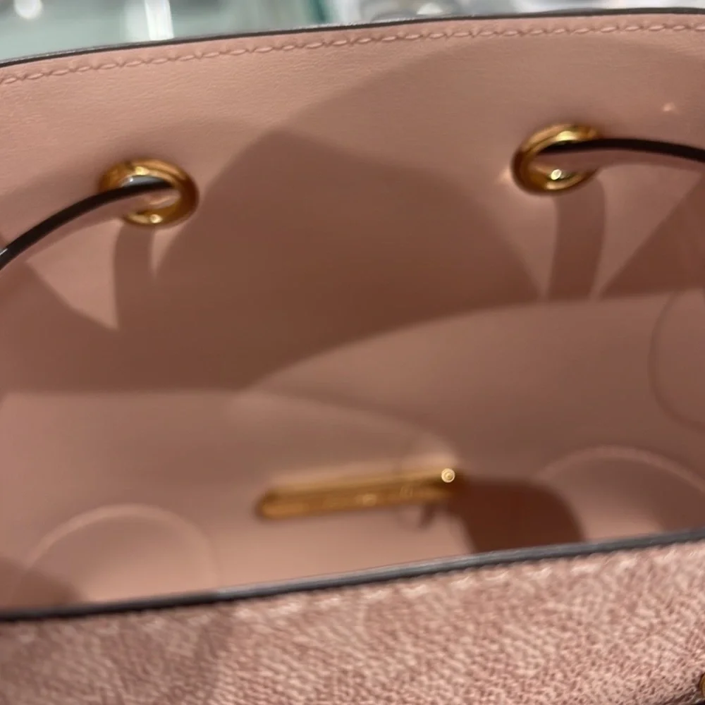 MICHAEL KORS 35F2GM9M1B MERCER SMALL BUCKET DRAWSTRING CROSSBODY
Dk Powder Blush - Picture 2 of 16